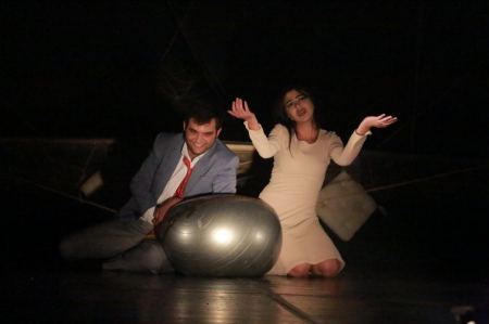  مسرحية الطوافة تناقش معاناة الإنسان الباحث عن الحياة